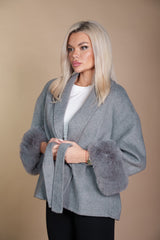 Moderan Ženski Kaput – Elegantni Kaput za Svaki Stil