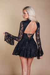 Čipkasta Haljina – Elegantna Ženska Haljina od Čipke