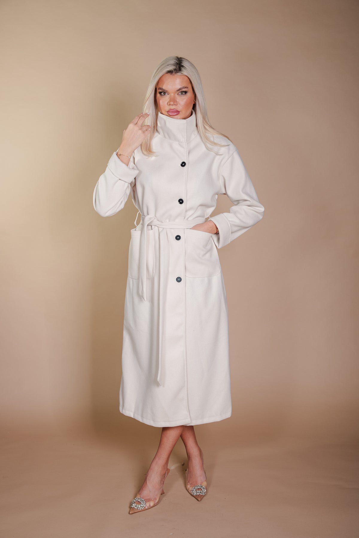 Ženski Kaput – Elegantni i Topli Kaput za Svaku Sezonu